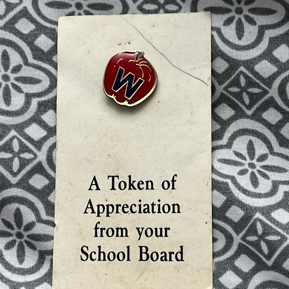 🏷️ 5 for $15 Vintage W Apple pin, presented to Teacher